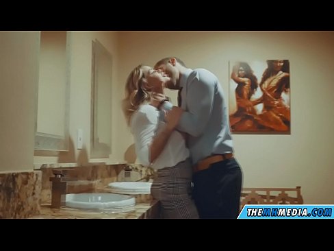 ❤️ როცა მკერდი ქერა აცდუნებს საჯარო საპირფარეშოში ❌ პორნო ჩვენთან ❌️